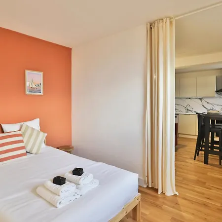 Radieux, Front De Appartement Les Sables-dʼOlonne